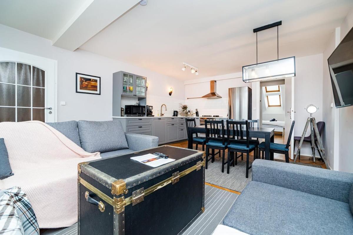 Central, Spacious, Modern 5 Bedrm Duplex W/Balcony Praga Esterno foto