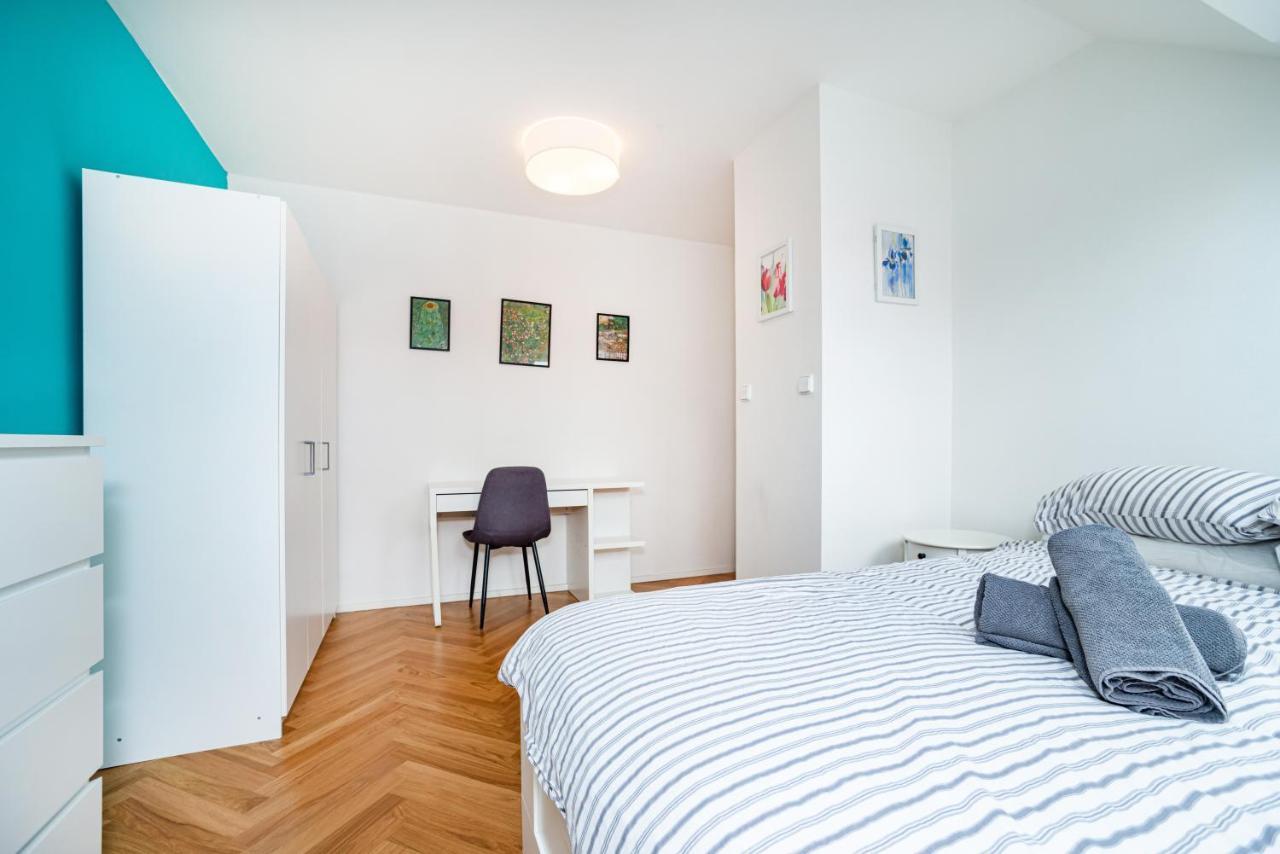 Central, Spacious, Modern 5 Bedrm Duplex W/Balcony Praga Esterno foto