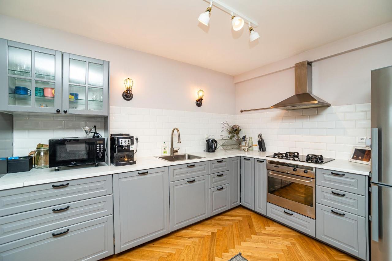 Central, Spacious, Modern 5 Bedrm Duplex W/Balcony Praga Esterno foto