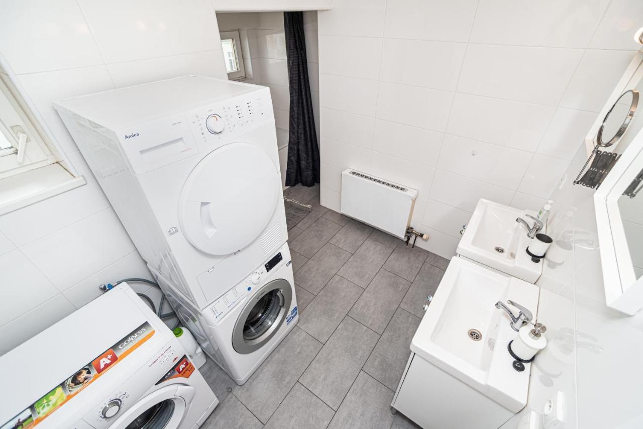 Central, Spacious, Modern 5 Bedrm Duplex W/Balcony Praga Esterno foto