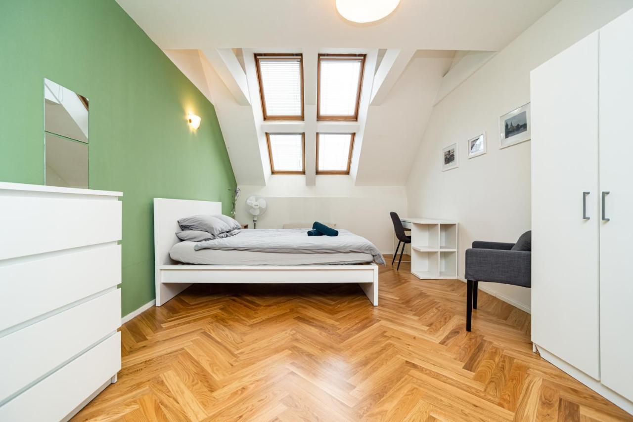 Central, Spacious, Modern 5 Bedrm Duplex W/Balcony Praga Esterno foto