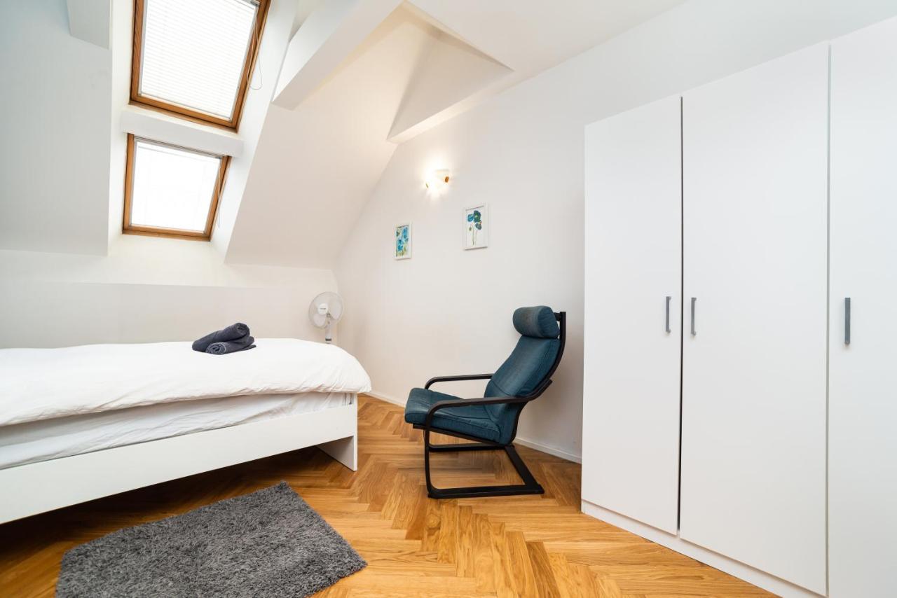 Central, Spacious, Modern 5 Bedrm Duplex W/Balcony Praga Esterno foto