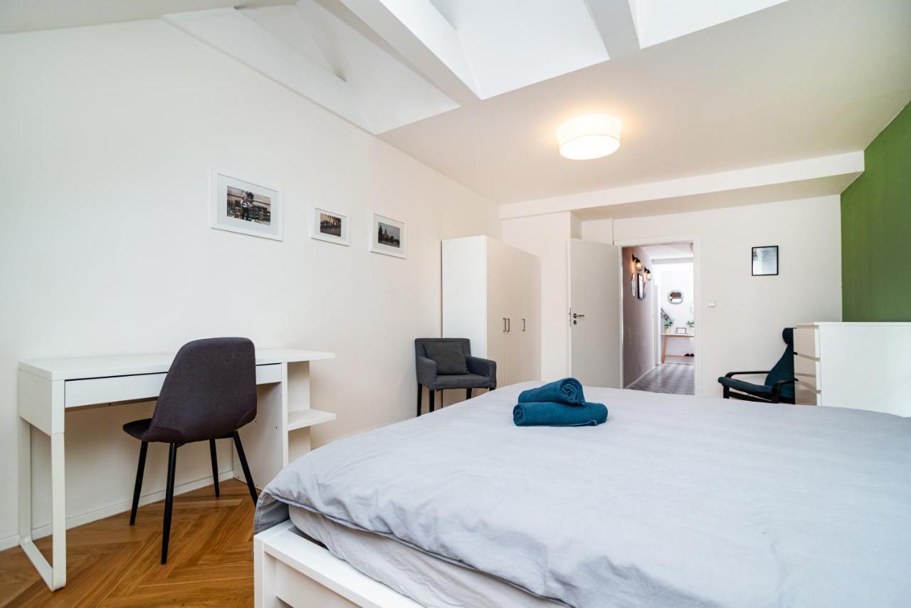 Central, Spacious, Modern 5 Bedrm Duplex W/Balcony Praga Esterno foto
